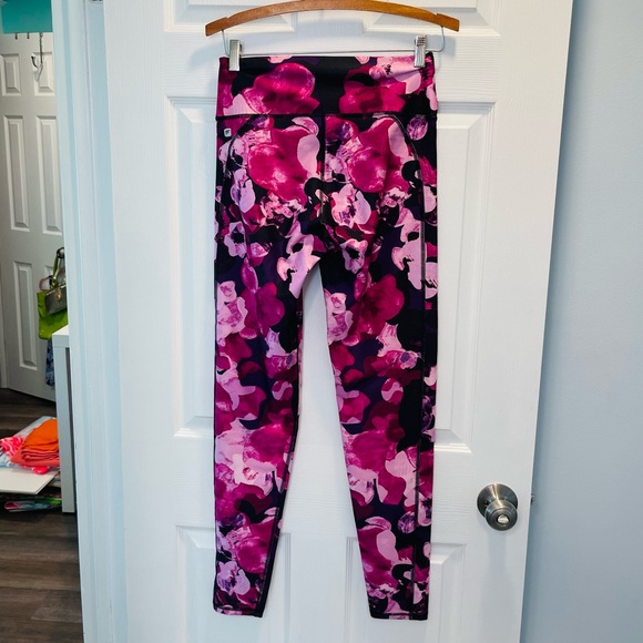 Fabletics NWOT Pink and Black Floral Leggings - Picture 3 of 6